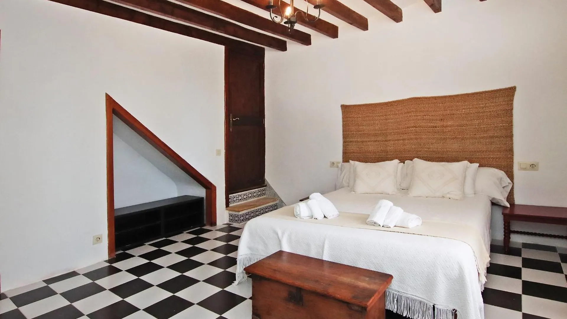 Villa Son Vives Townhouse By Slow Villas Banyalbufar Spanien