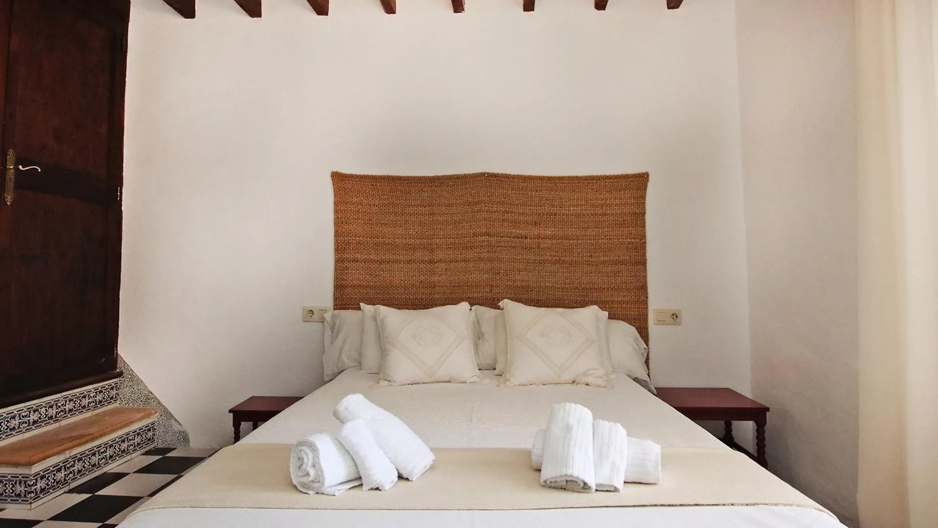 Villa Son Vives Townhouse By Slow Villas Banyalbufar Semesterbostad
